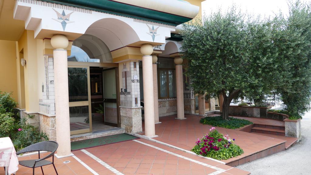 Hotel L'Ulivo Mirabella Eclano Zewnętrze zdjęcie